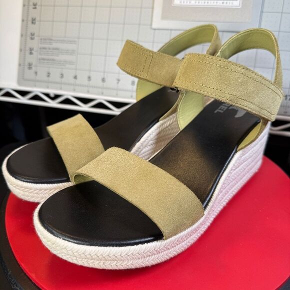 SOREL®  |  CAMERON™ WEDGE SANDAL  |  OLIVE/BLK/OFF-WHT  |  SUEDE  |  XLNT  | - Picture 1 of 16